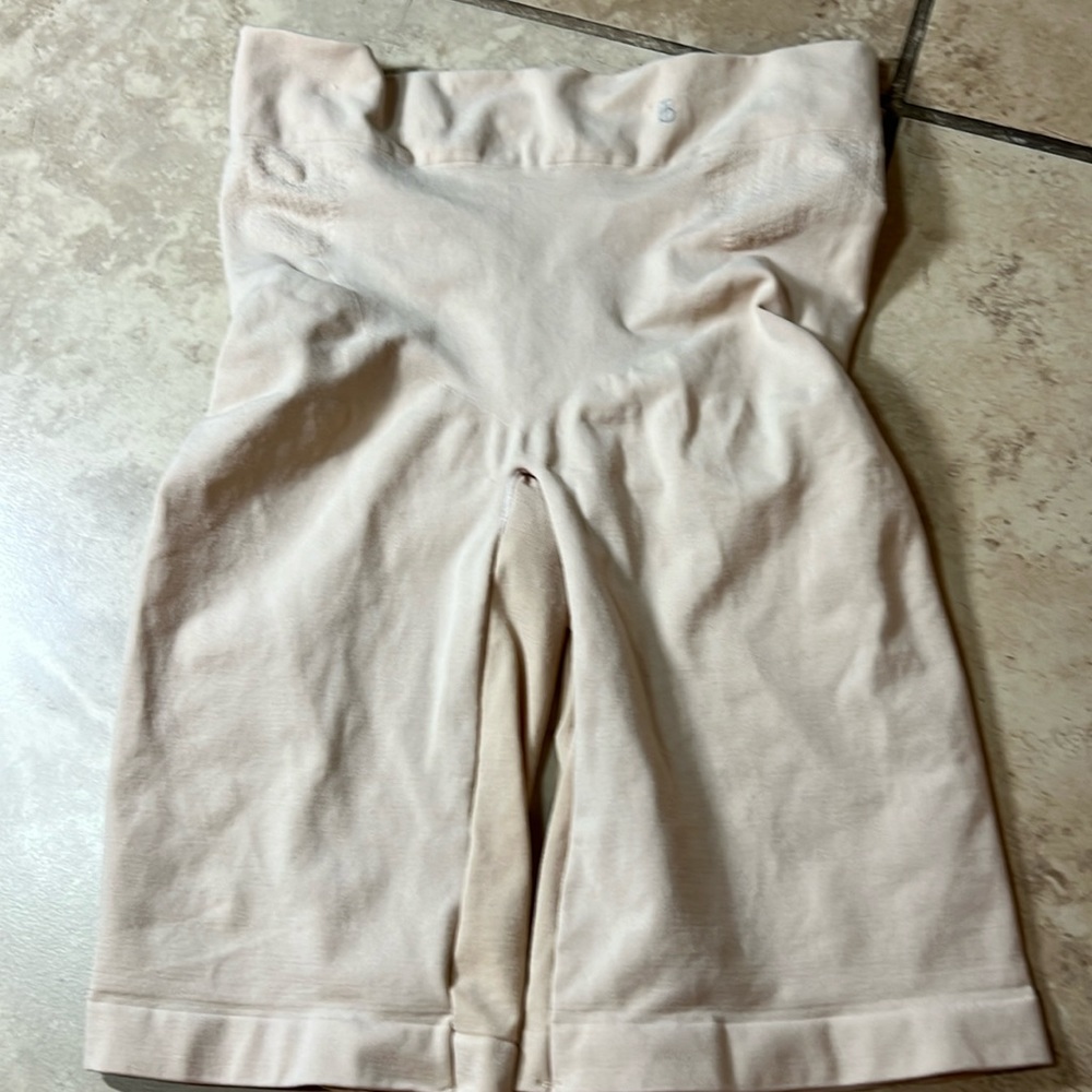 BARELY THERE SMOOTHER SHAPER NWOT